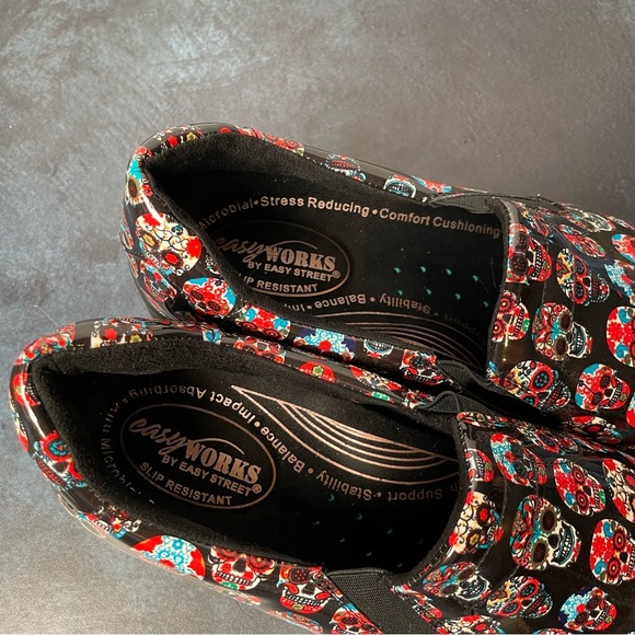 Easy Works by Easy Street Women's Leather Clogs Skull Pattern Size 10W - Picture 5 of 7